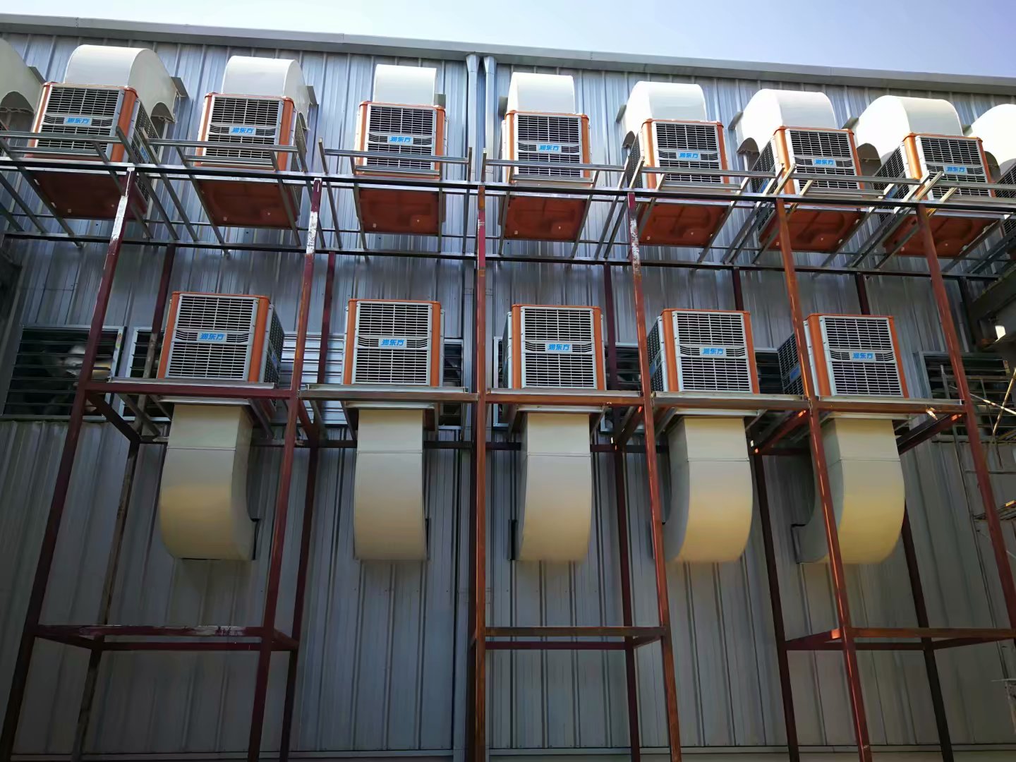 五（wǔ）金模具行業通風降溫解決方案（àn）