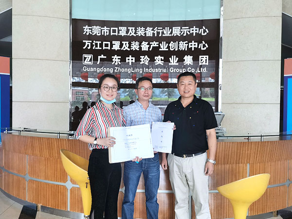 淨化車間工程甲乙雙方合影留念（niàn）